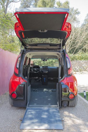 Transport de personnes à mobilité réduite TPMR rampe d'accès